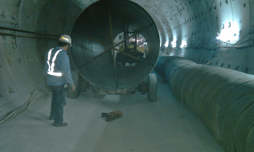 信義路捷運共同管線主要輸水管（直徑240CM）搬運按裝工程