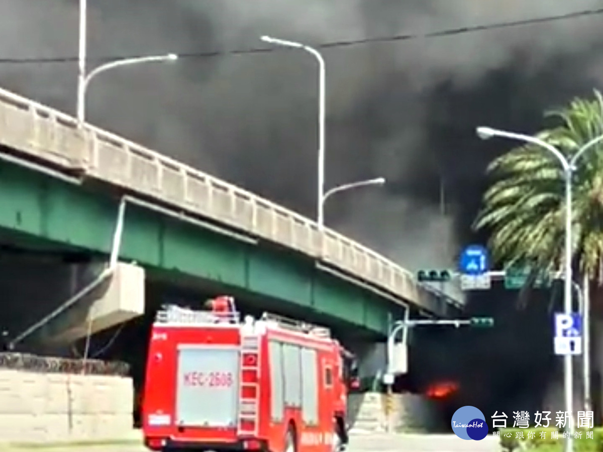 台4線10.5K國門陸橋火災 初評最快21日有條件通車