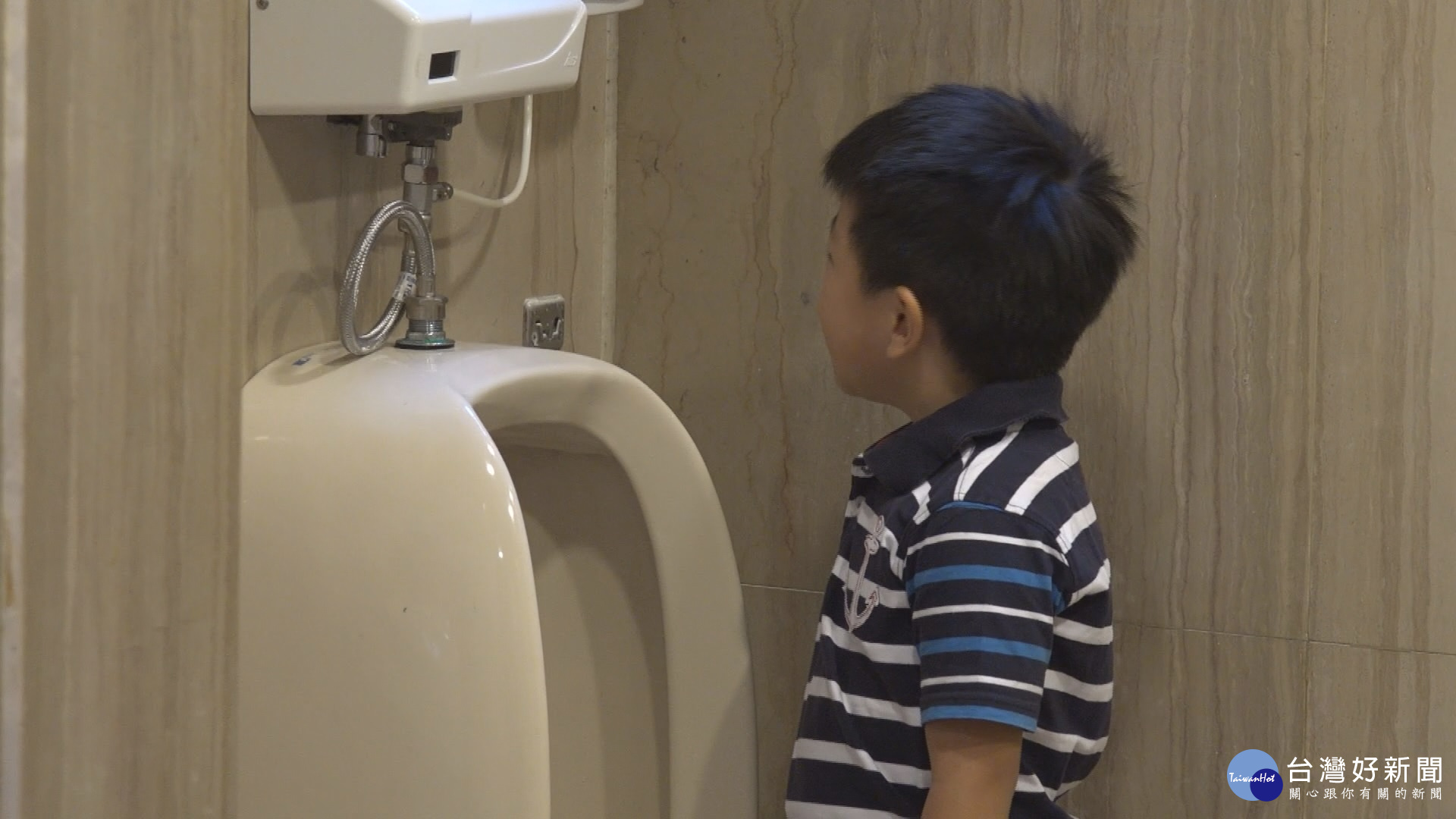 小學生廁所跑不停　疑似高壓力惹禍