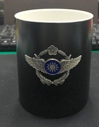 預購享優惠價客製化 台灣製 空軍立體軍徽 色釉杯 馬克杯黑色(MUG-56)