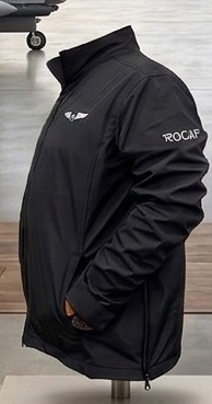 TH101【我愛空軍】2026 必收單品！極簡黑 × 機能軍事風夾克