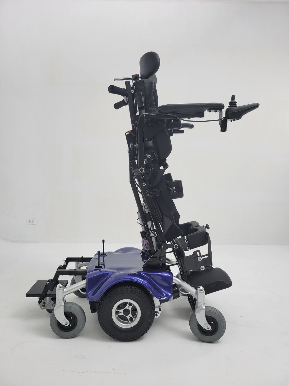 租六輪擺位型電動輪椅
