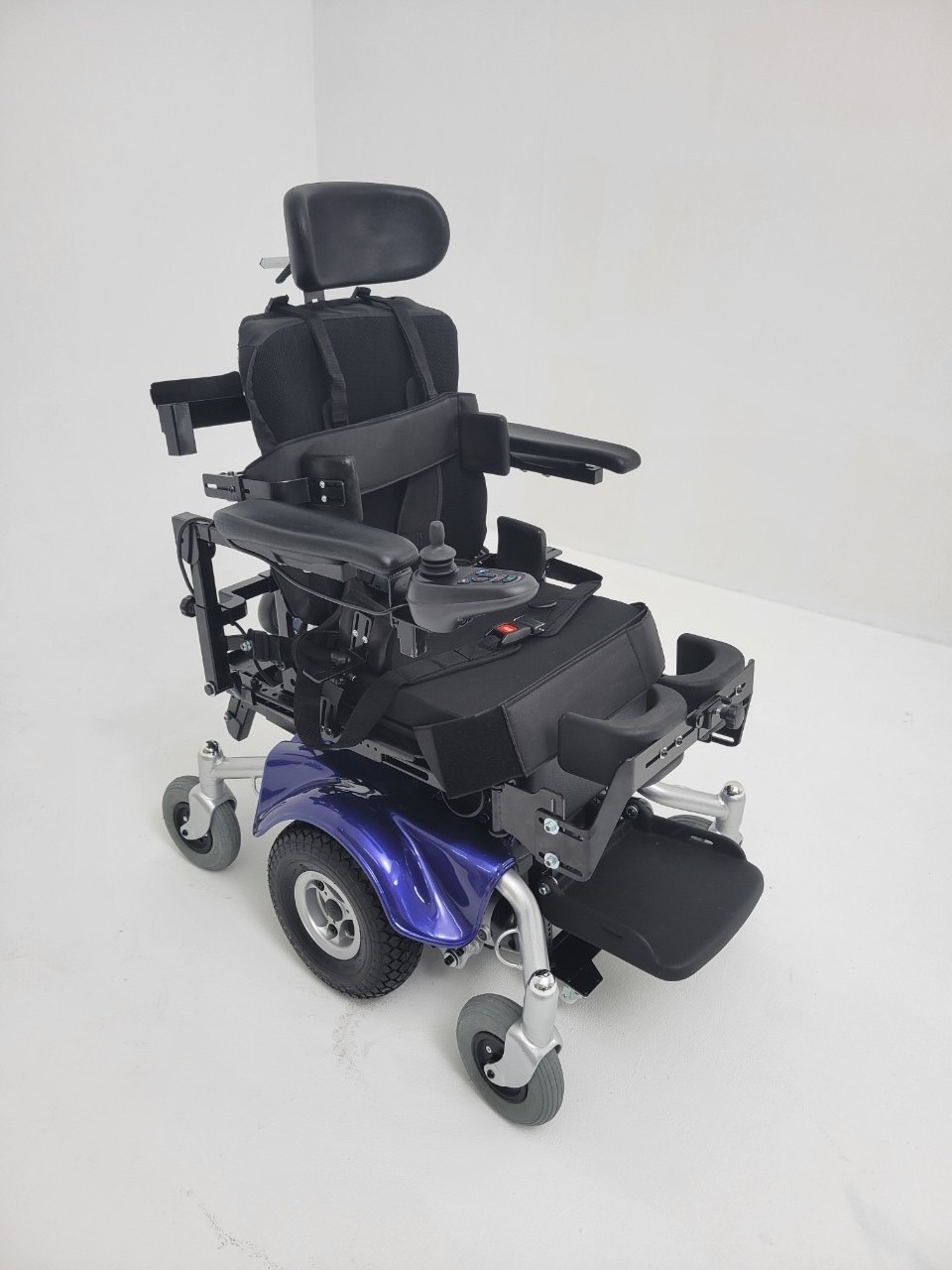 租六輪擺位型電動輪椅