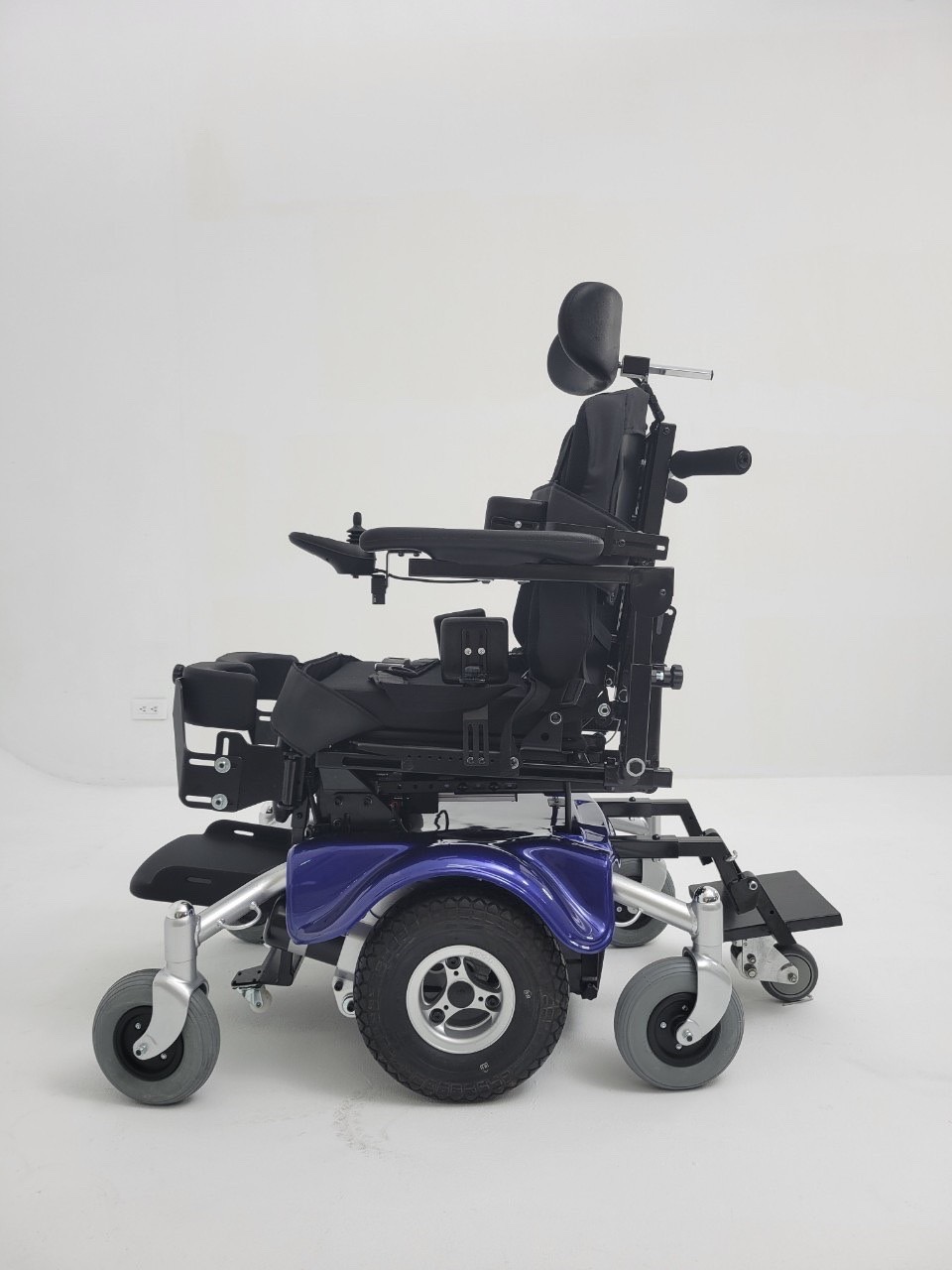 租六輪擺位型電動輪椅