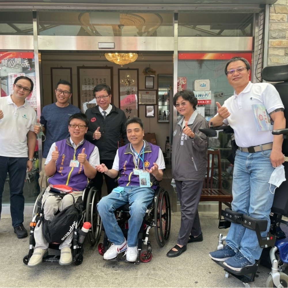 租 不倒翁SR站+躺 電動輪椅