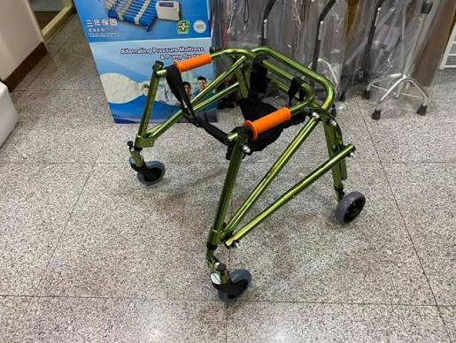 租後拉式助行器