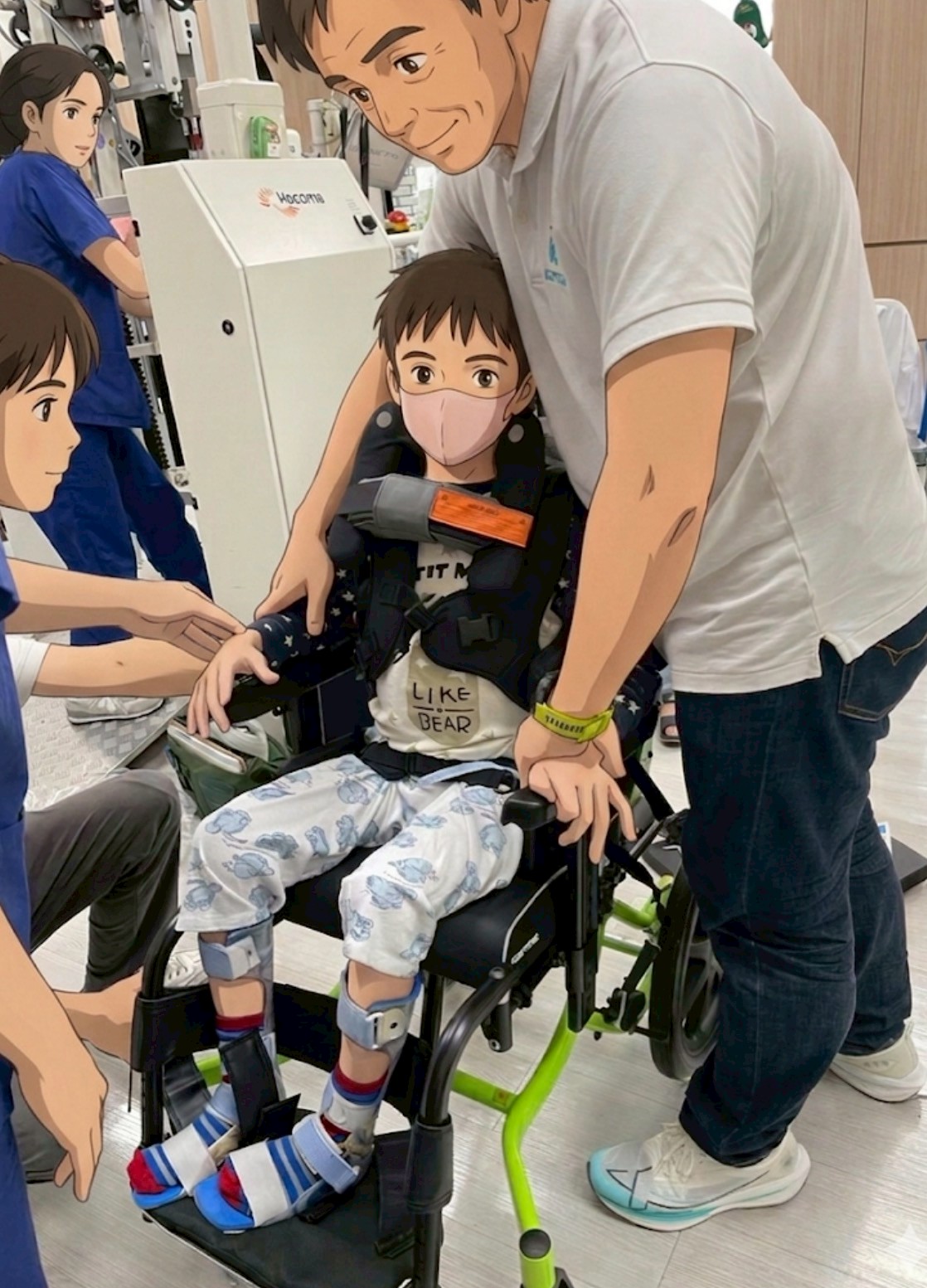 傳愛輔具專業技術員為小律現場進行兒童擺位輪椅的骨盆中立位、側支撐墊角度與壓力管理參數微調