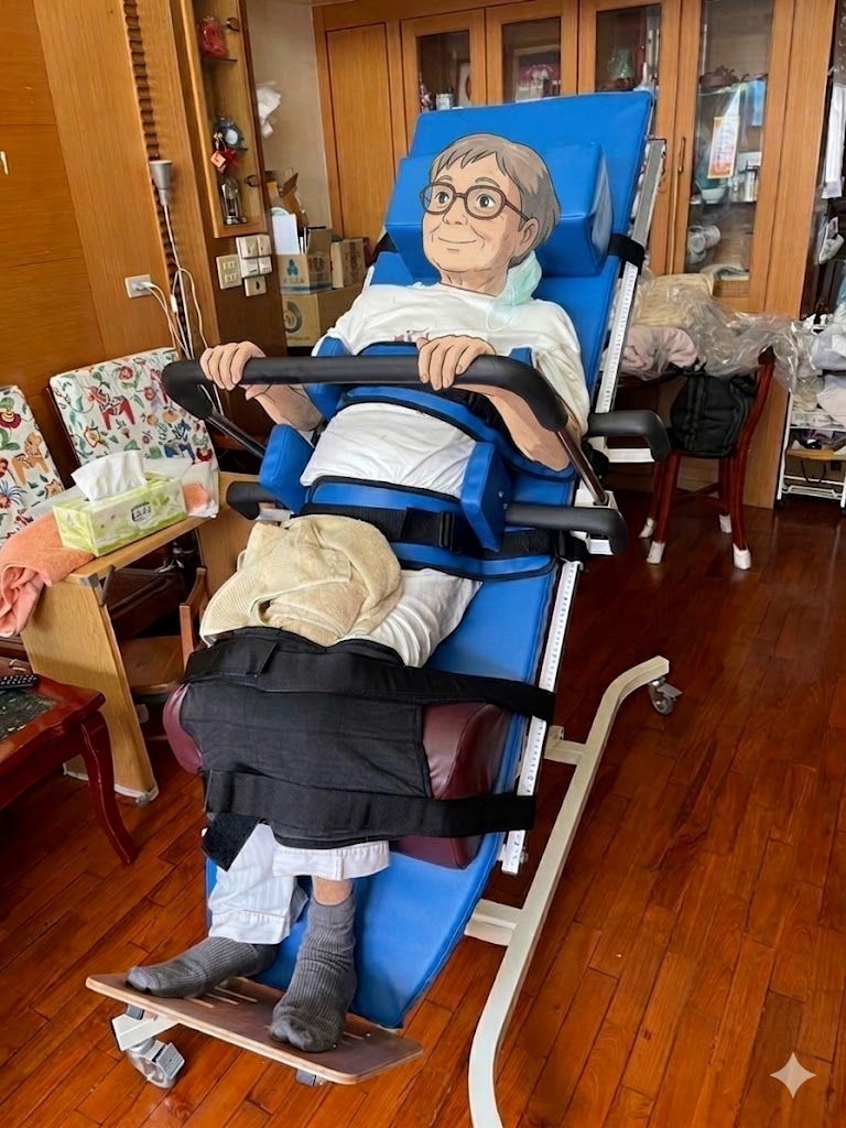 傳愛輔具專業技術員為阿嬤現場進行後仰式站立架的漸進式傾斜角度與骨盆穩定支撐墊精密校正