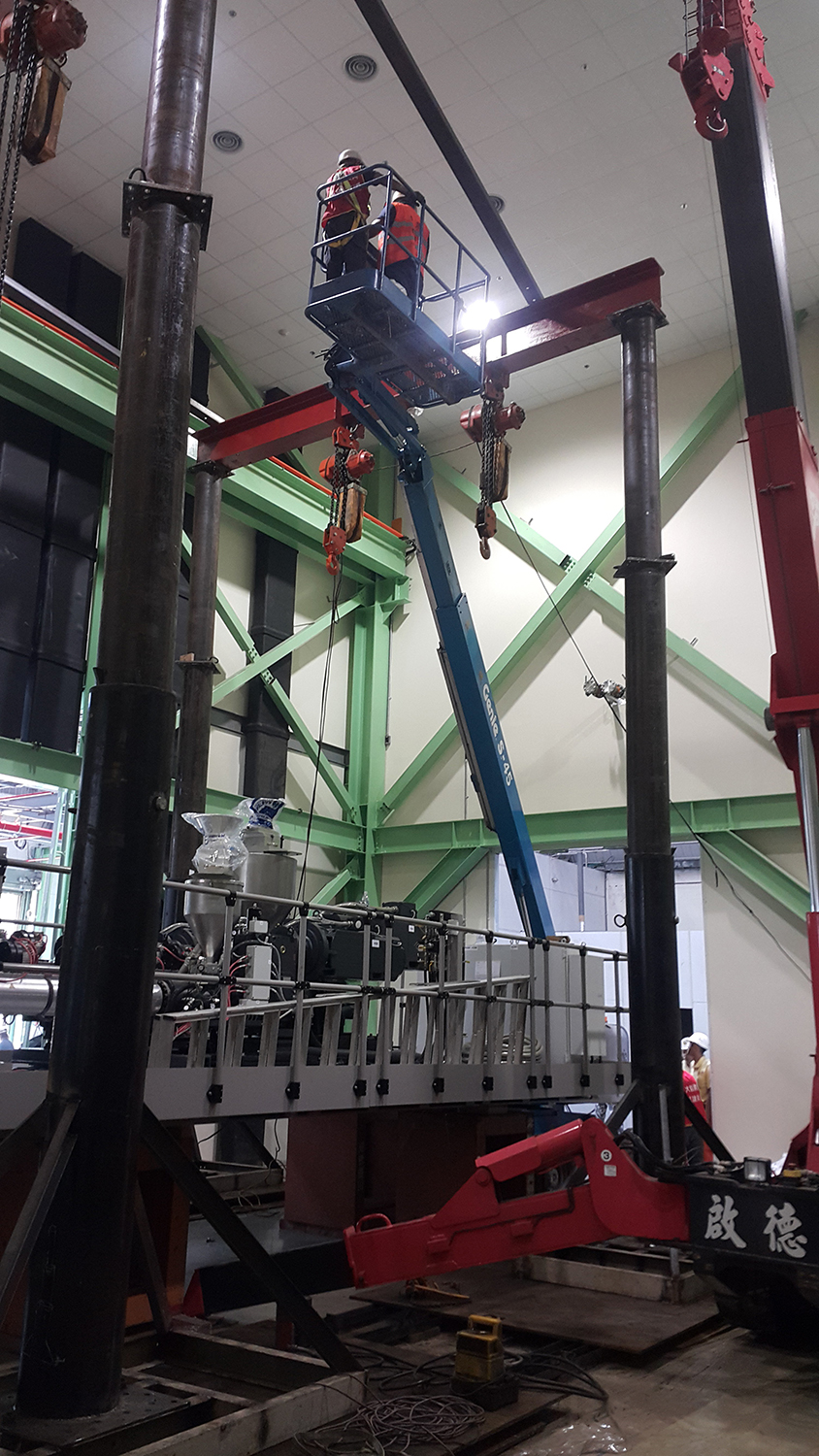 聯華集團擴建新廠機械安裝（龍門架室內吊裝6米）新工法