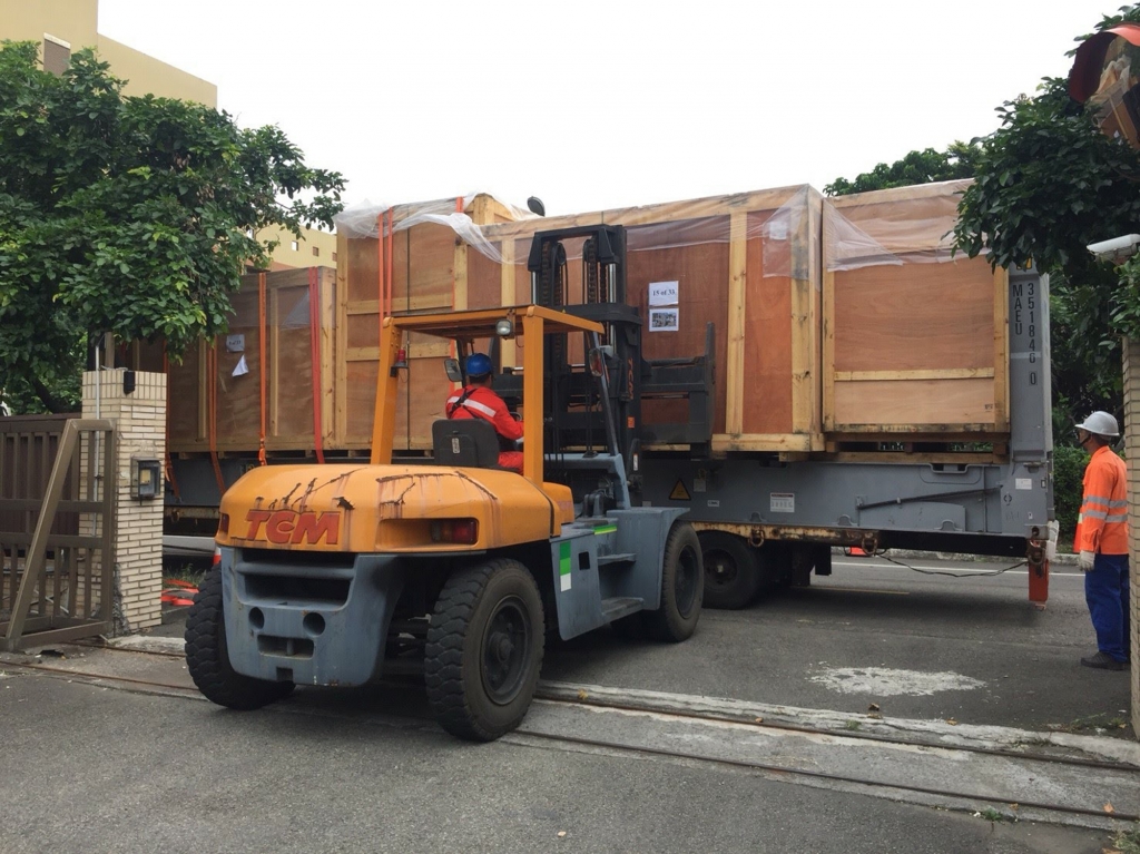 觀音德連新加坡設備進口拖櫃卸貨