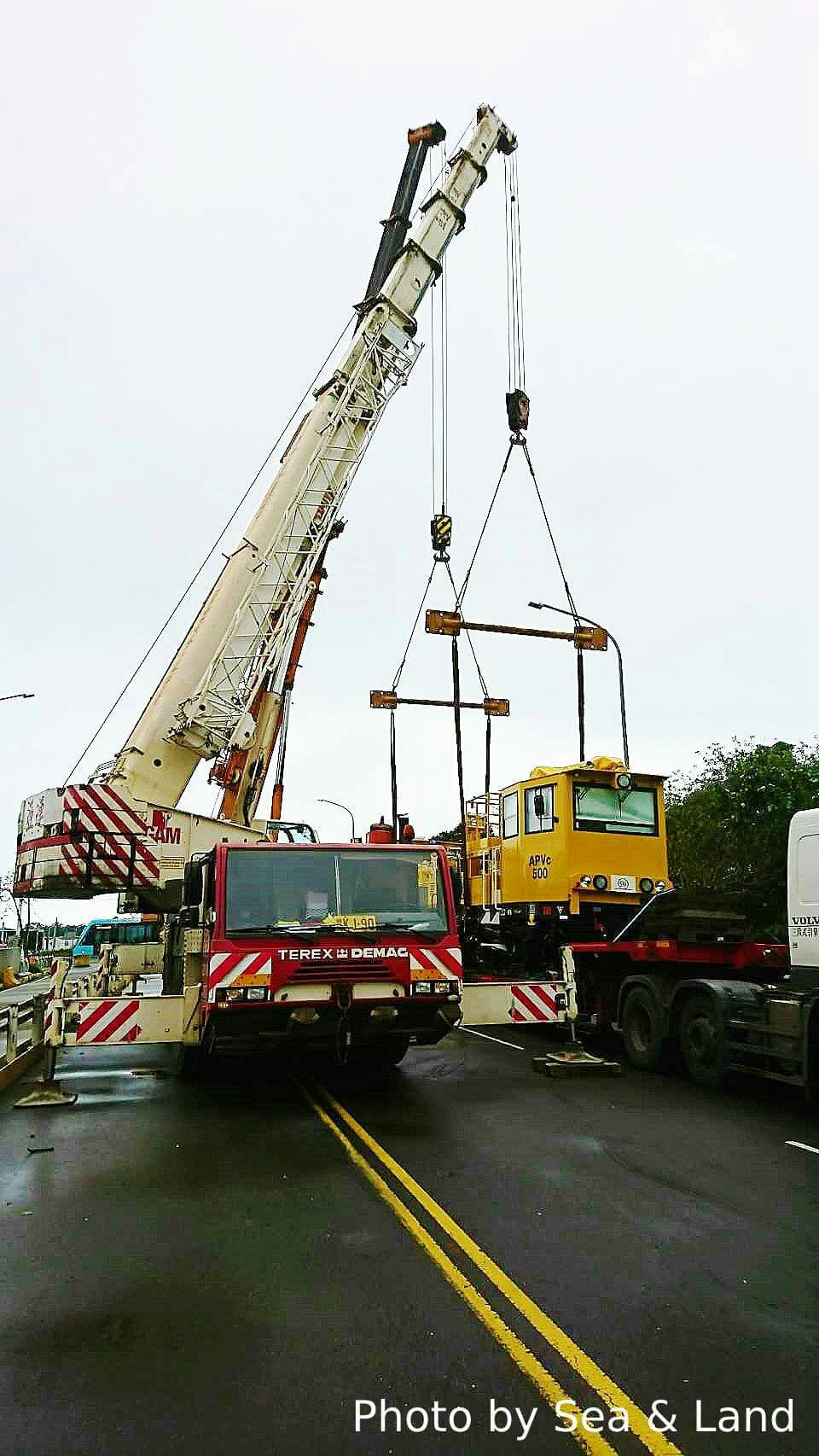 淡海輕軌維修車運輸吊裝(15.5米x2.8米x4米x37噸)
