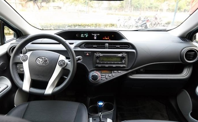 TOYOTA 豐田 Prius C 2012~2015